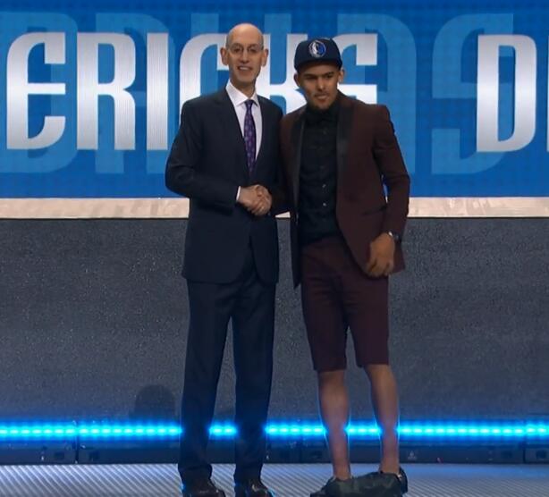 离场之所以 离场之所以